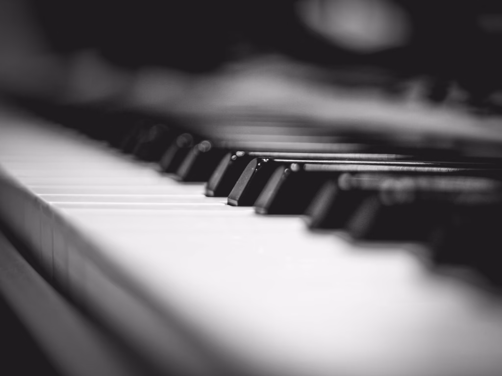 Belajar Piano Dasar Pemula dengan Musik Pop, Jazz, dan Worship